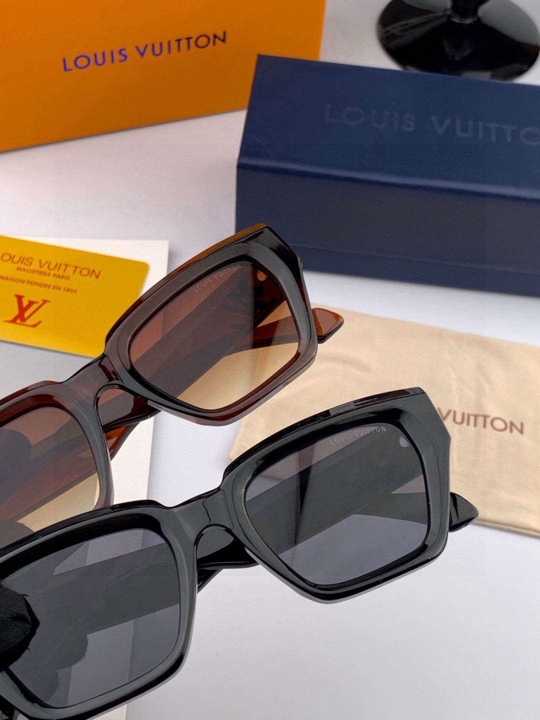 Louis Vuitton L26900 Square Black Lens Sunglasses for Women - 464801 - detail image 3