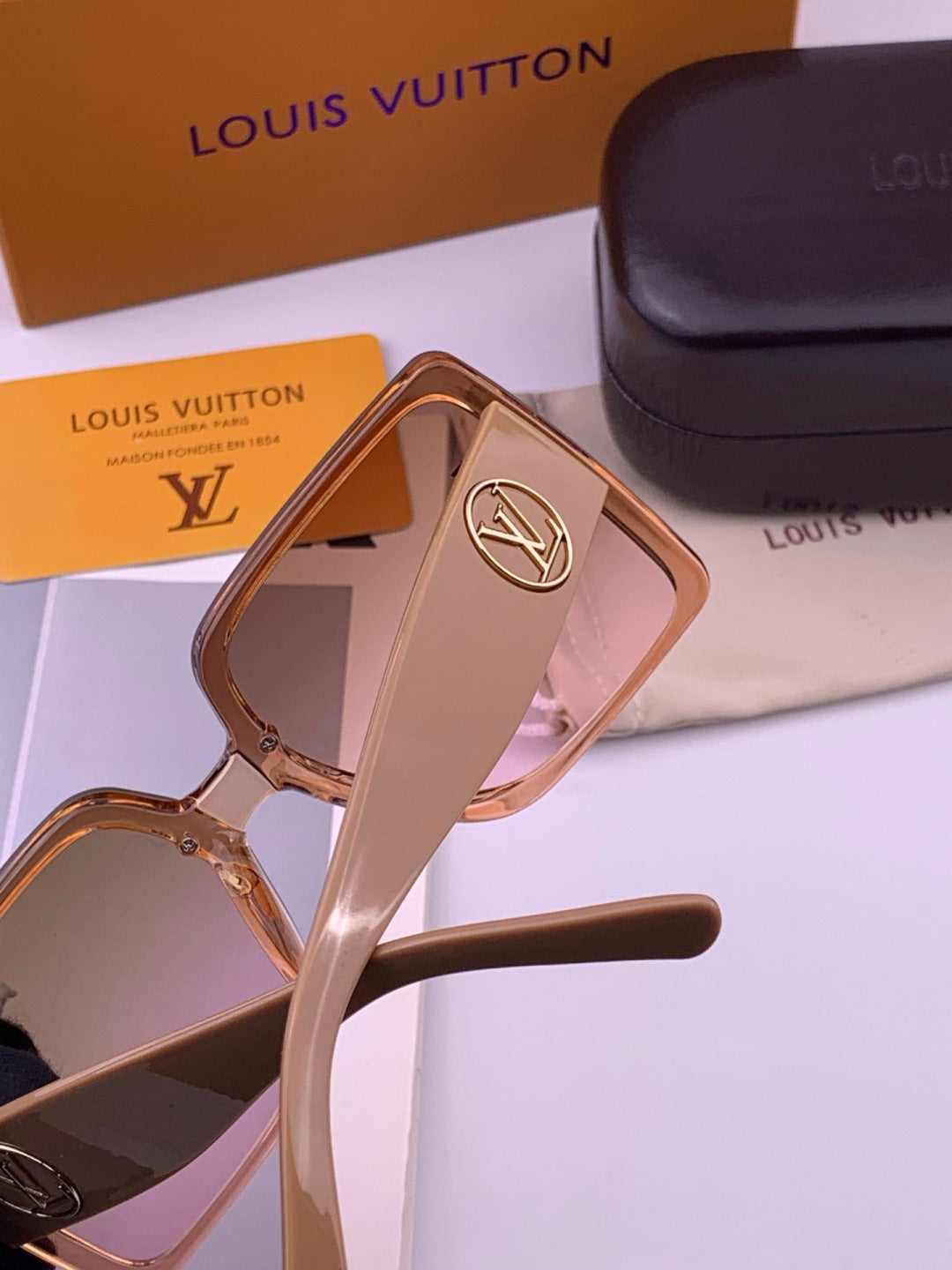 Louis Vuitton L8270 Square Black Lens Sunglasses for Men & Women - 464807 - detail image 6