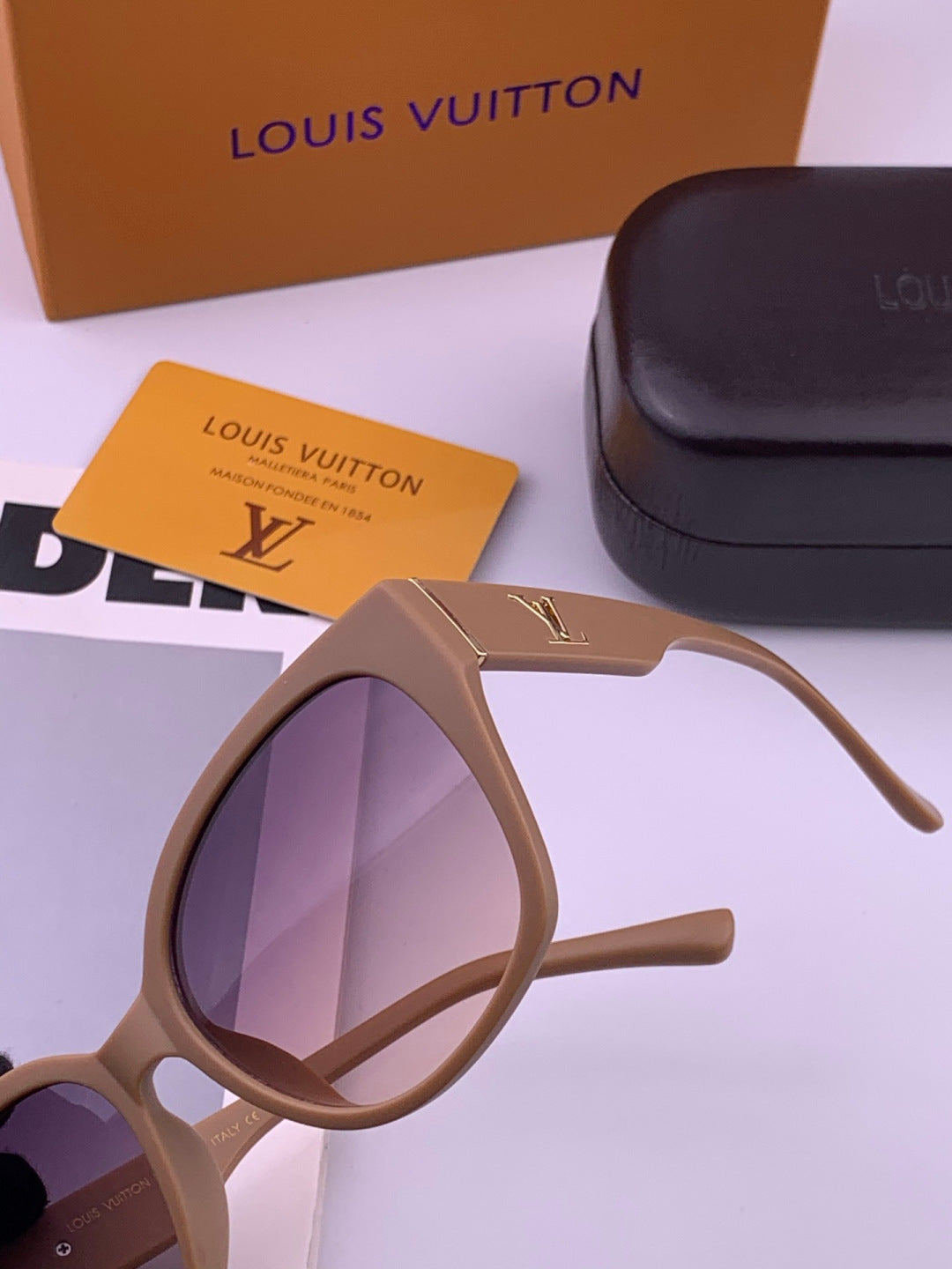 Louis Vuitton L27001 Square Black Lens Sunglasses for Men & Women - 464808 - detail image 3