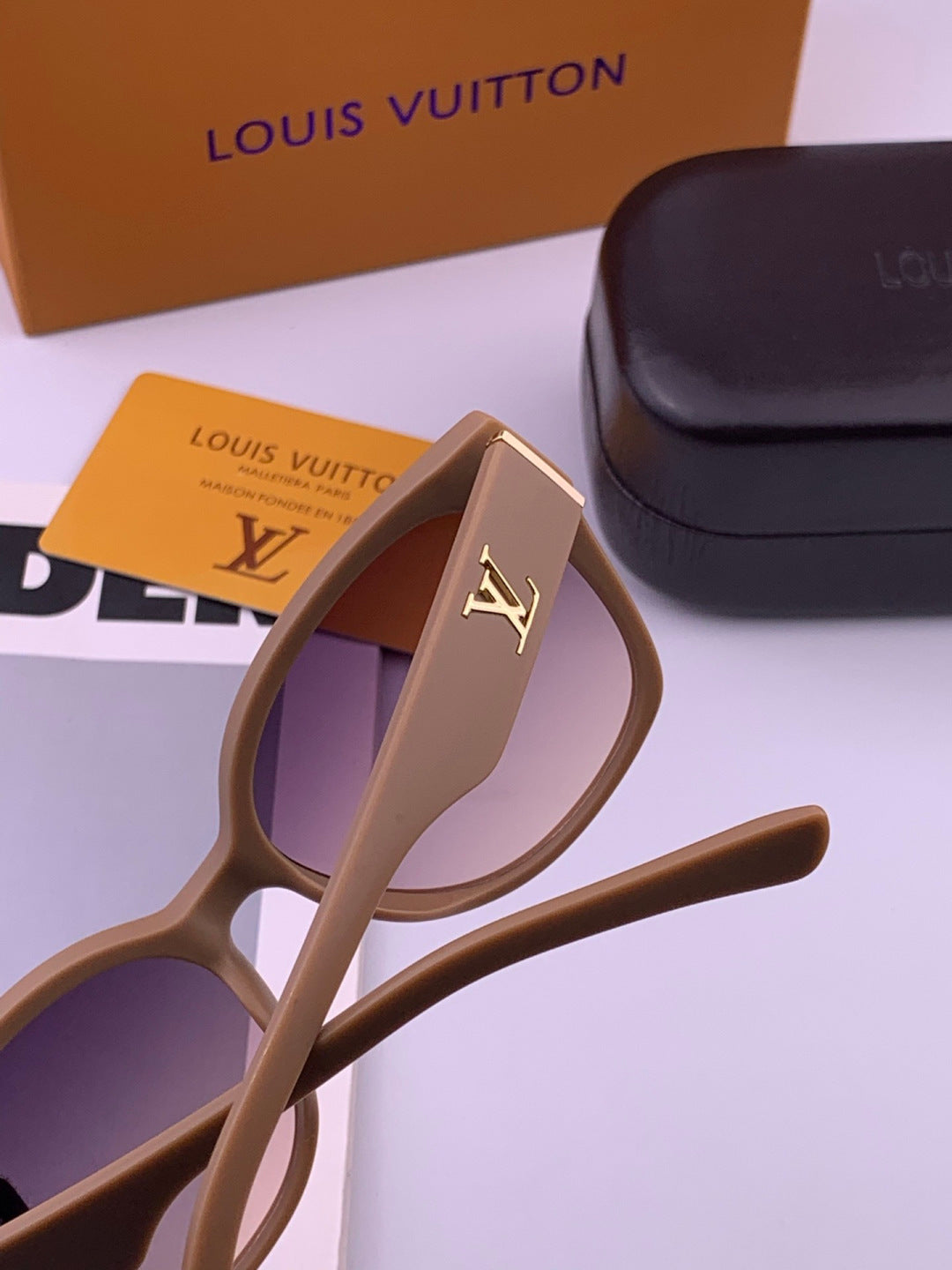 Louis Vuitton L27001 Square Black Lens Sunglasses for Men & Women - 464808 - detail image 4