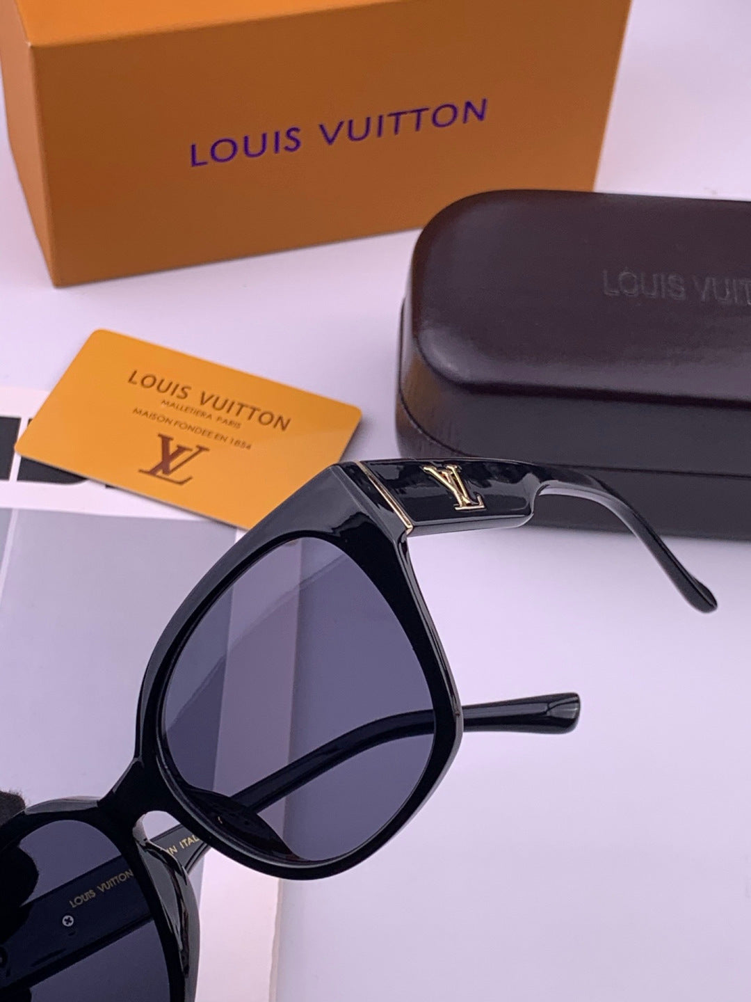 Louis Vuitton L27001 Square Black Lens Sunglasses for Men & Women - 464809 - detail image 3