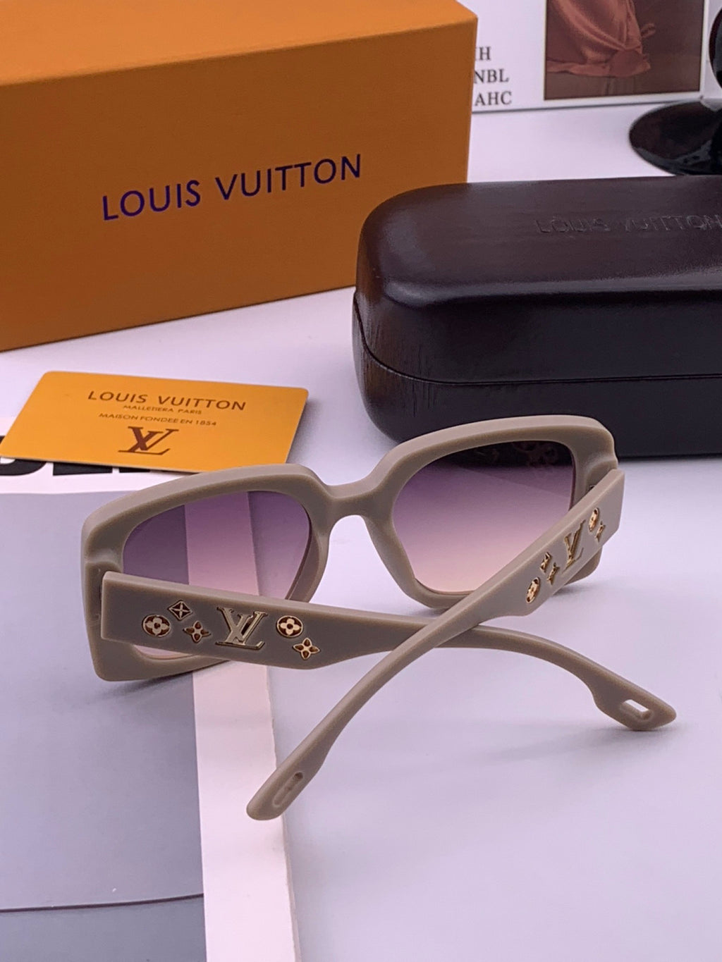 Louis Vuitton L47001 Square Brown Lens Sunglasses for Men & Women - detail image 4