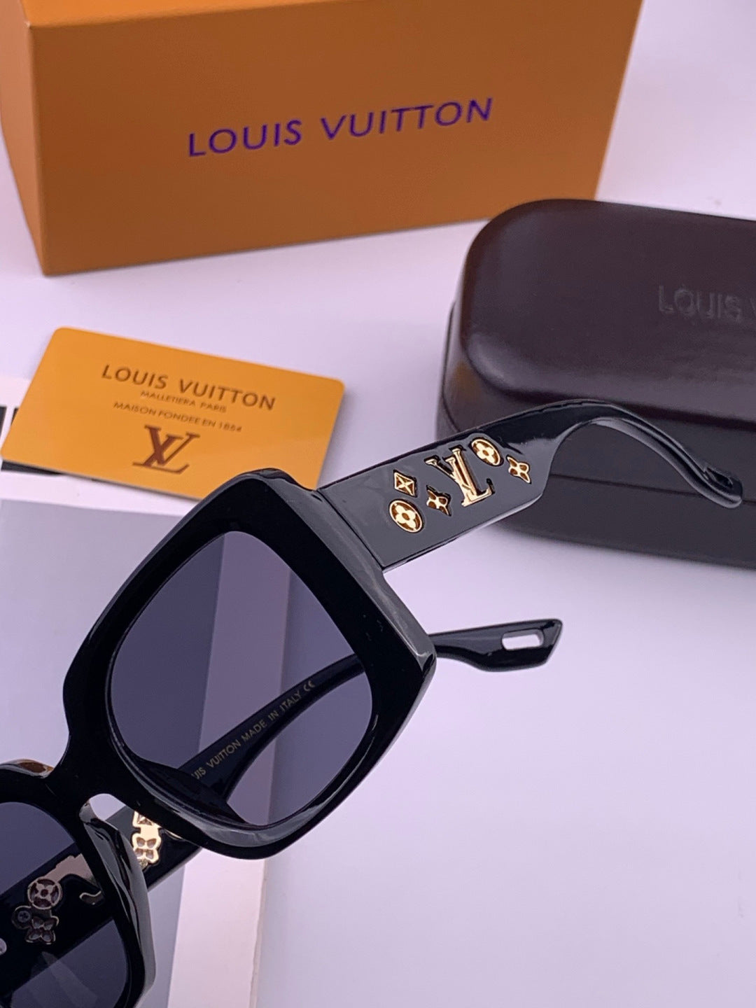 Louis Vuitton L47001 Square Gold Lens Sunglasses for Men & Women - detail image 3