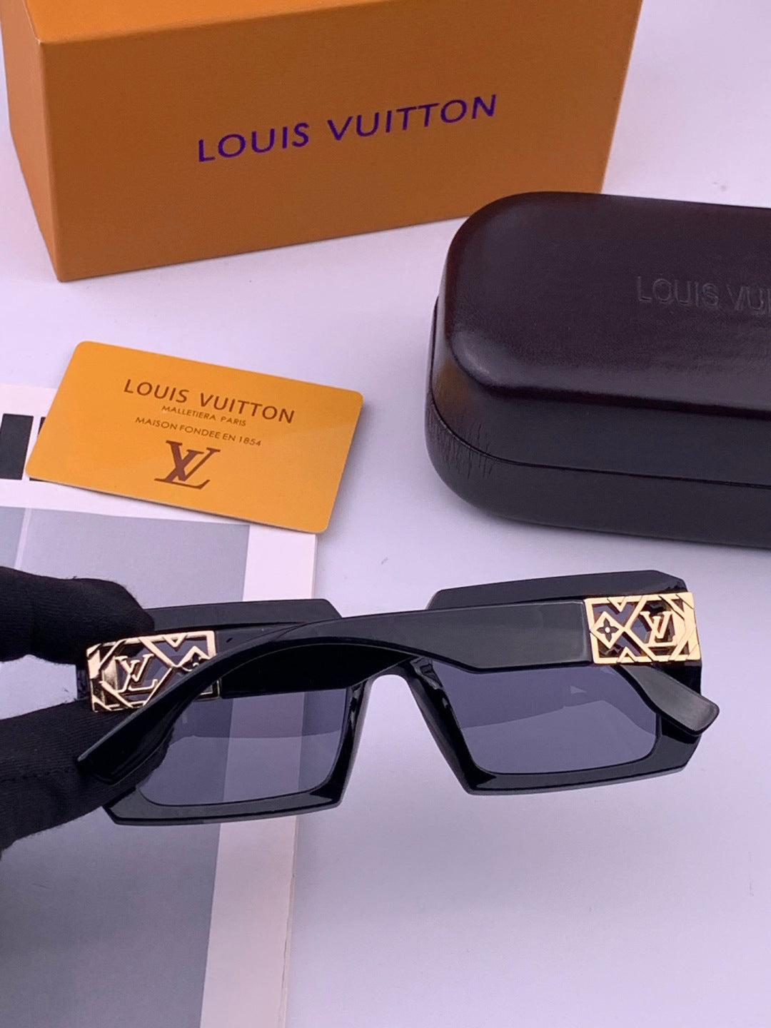 Louis Vuitton L77001 Square Brown Lens Sunglasses for Men & Women - 464814 - detail image 2