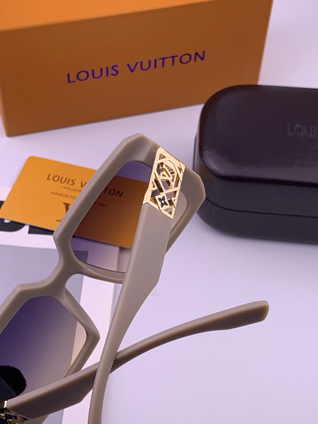 Louis Vuitton L77001 Square Brown Lens Sunglasses for Men & Women - 464815 - detail image 4