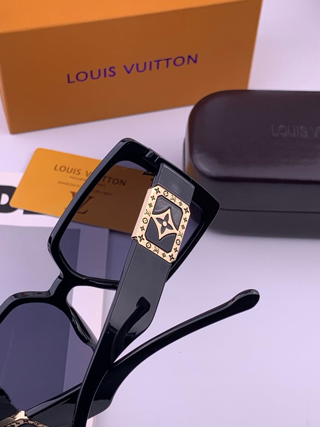 Louis Vuitton L97003 Square Black Lens Sunglasses for Men & Women - 464817 - detail image 4