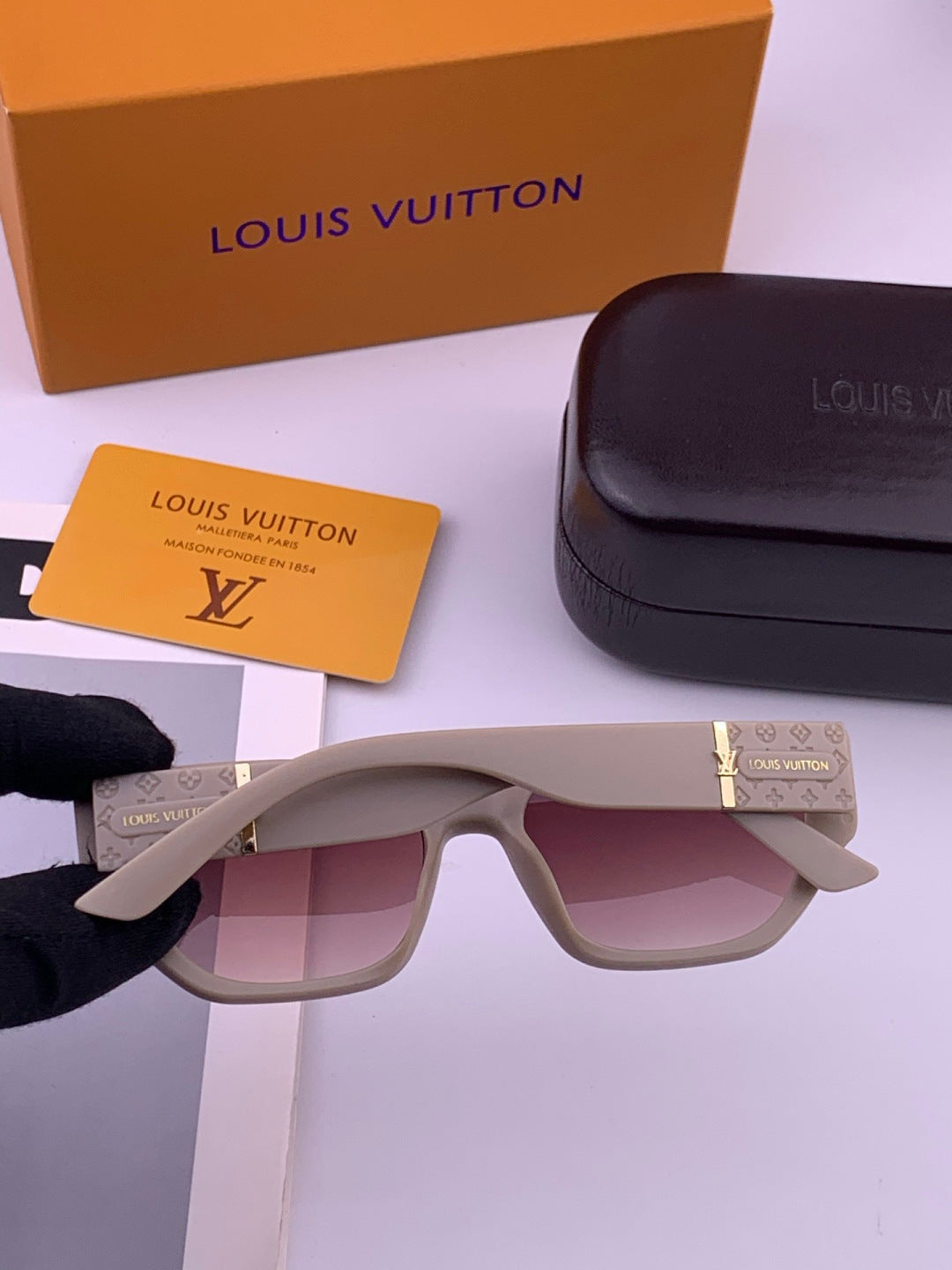 Louis Vuitton L17000 Square Black Lens Sunglasses for Men & Women - 464818 - detail image 4
