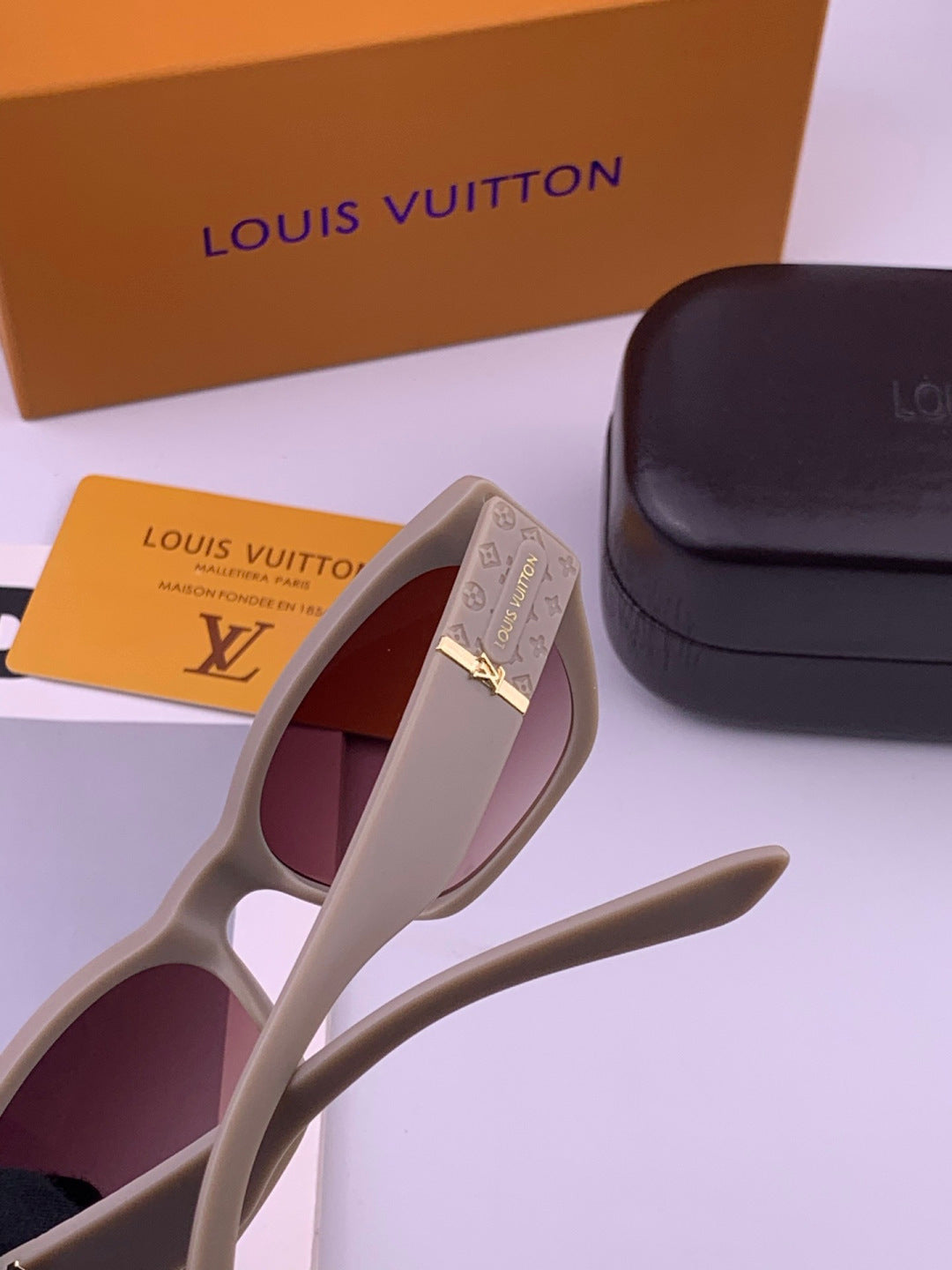 Louis Vuitton L17000 Square Black Lens Sunglasses for Men & Women - 464818 - detail image 6