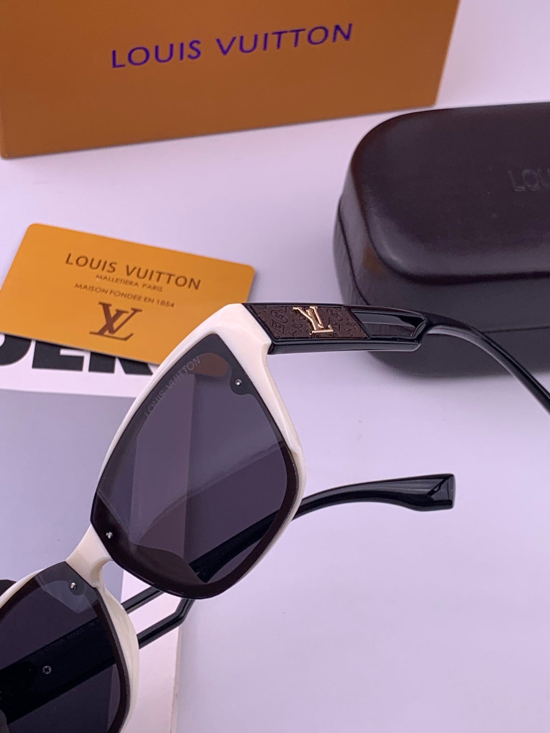 Louis Vuitton L7310 Square Brown Lens Sunglasses for Men & Women - 464623 - detail image 3