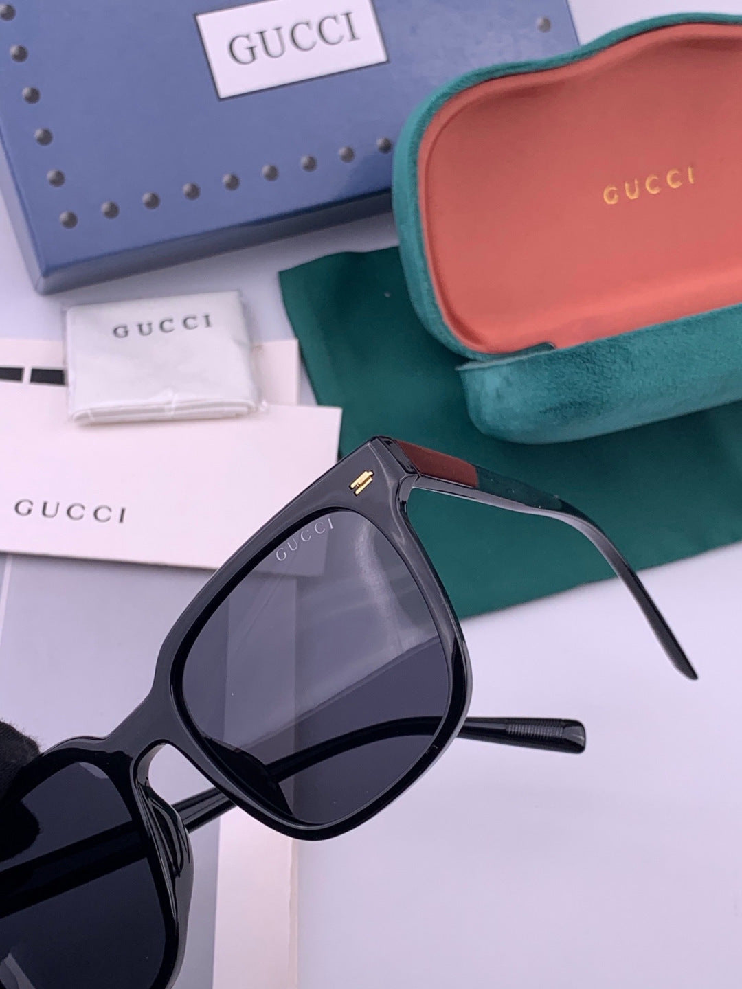 Gucci G02041 Polarized Fashion Brown Lens Sunglasses for Women - detail image 5