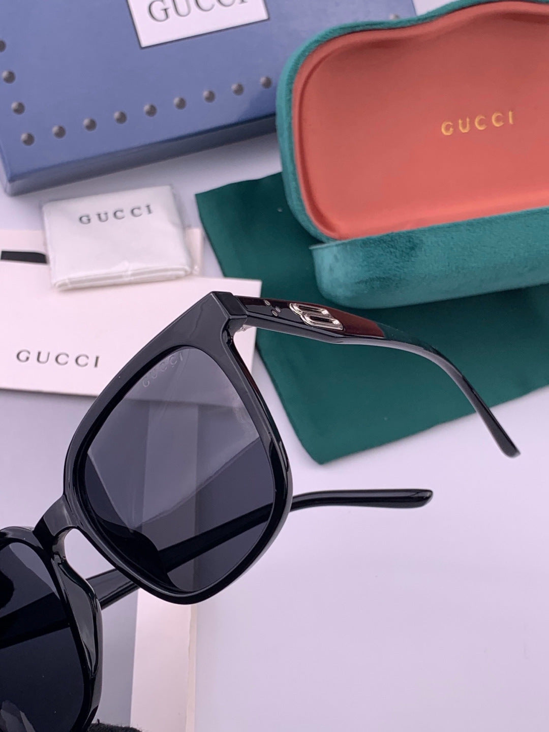 Gucci G32040 Polarized Fashion Gold Lens Sunglasses for Women - detail image 3