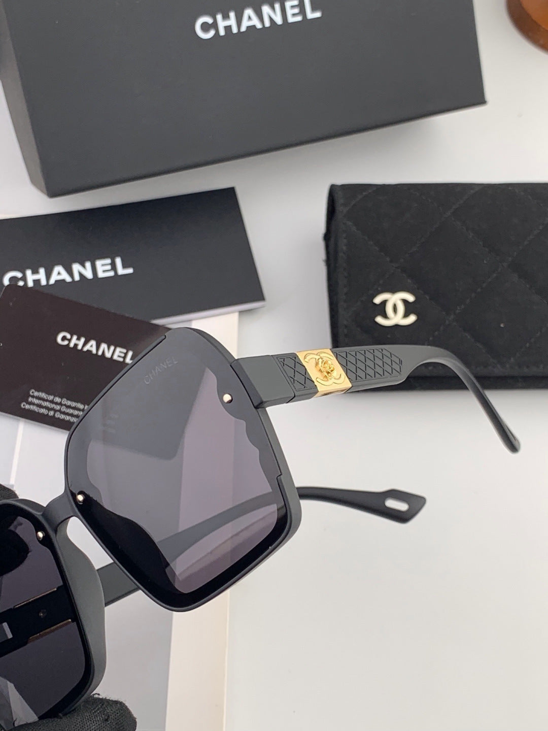 Chanel CH1855 Polarized Square Red Lens Sunglasses for Women - detail image 3