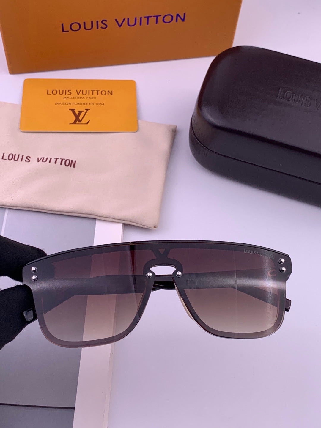 Louis Vuitton L2108 Aviator Silver Lens Sunglasses for Men & Women - detail image 2