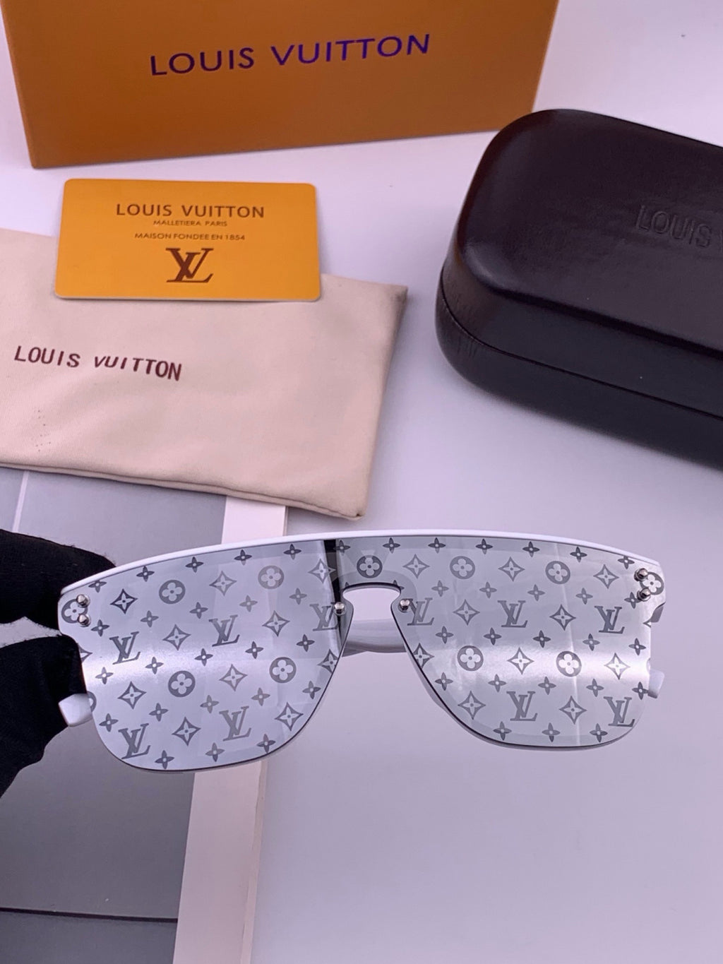 Louis Vuitton L2108 Aviator Silver Lens Sunglasses for Men & Women - detail image 3