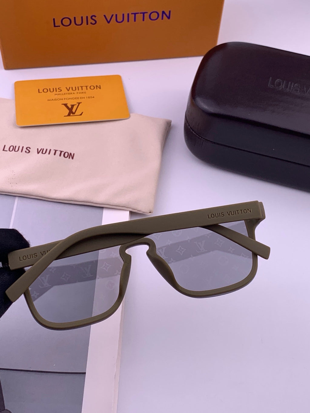 Louis Vuitton L2108 Aviator Silver Lens Sunglasses for Men & Women - detail image 7