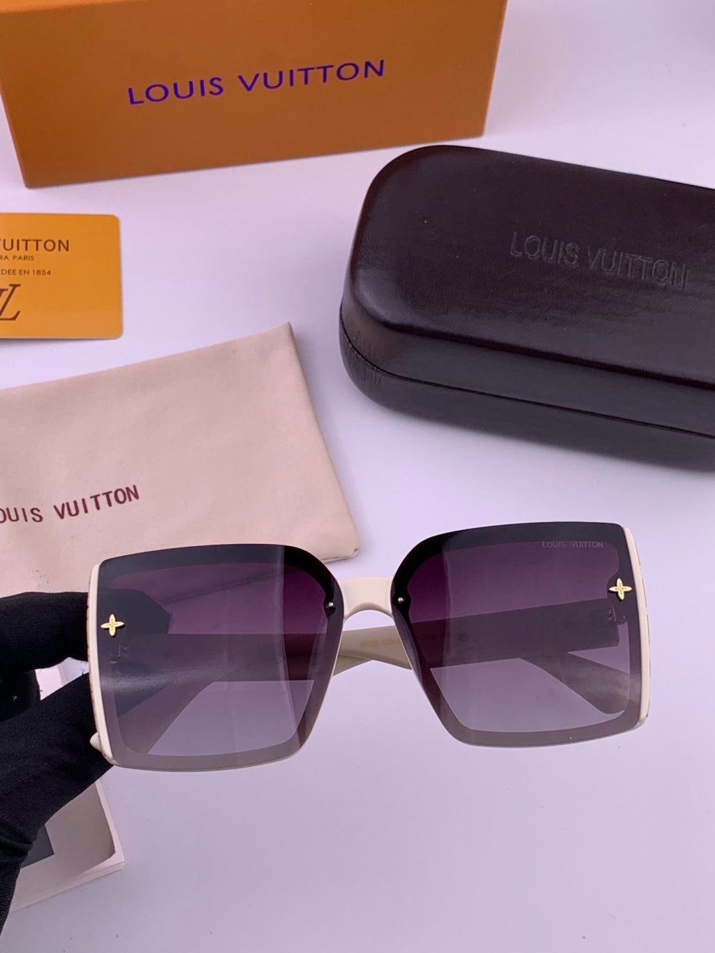 Louis Vuitton Fashion Gold Lens Sunglasses for Men & Women - 464796