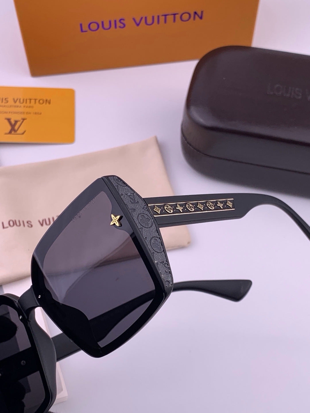 Louis Vuitton Fashion Gold Lens Sunglasses for Men & Women - 464796 - detail image 4