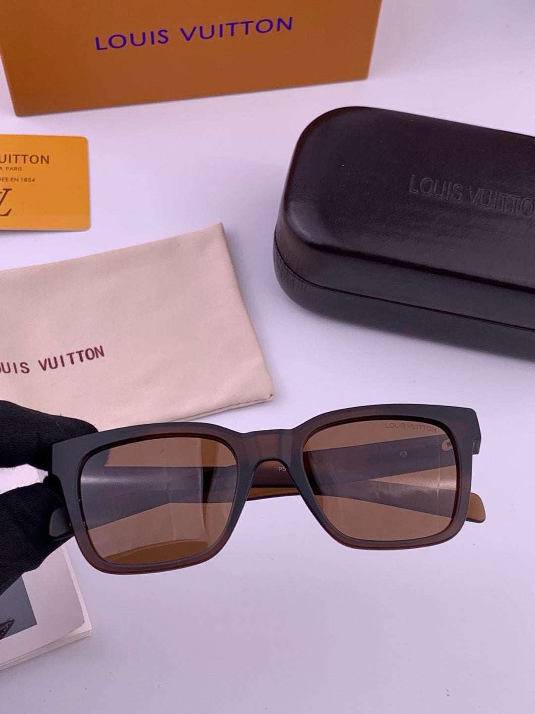 Louis Vuitton Fashion Black Lens Sunglasses for Men & Women - 464797