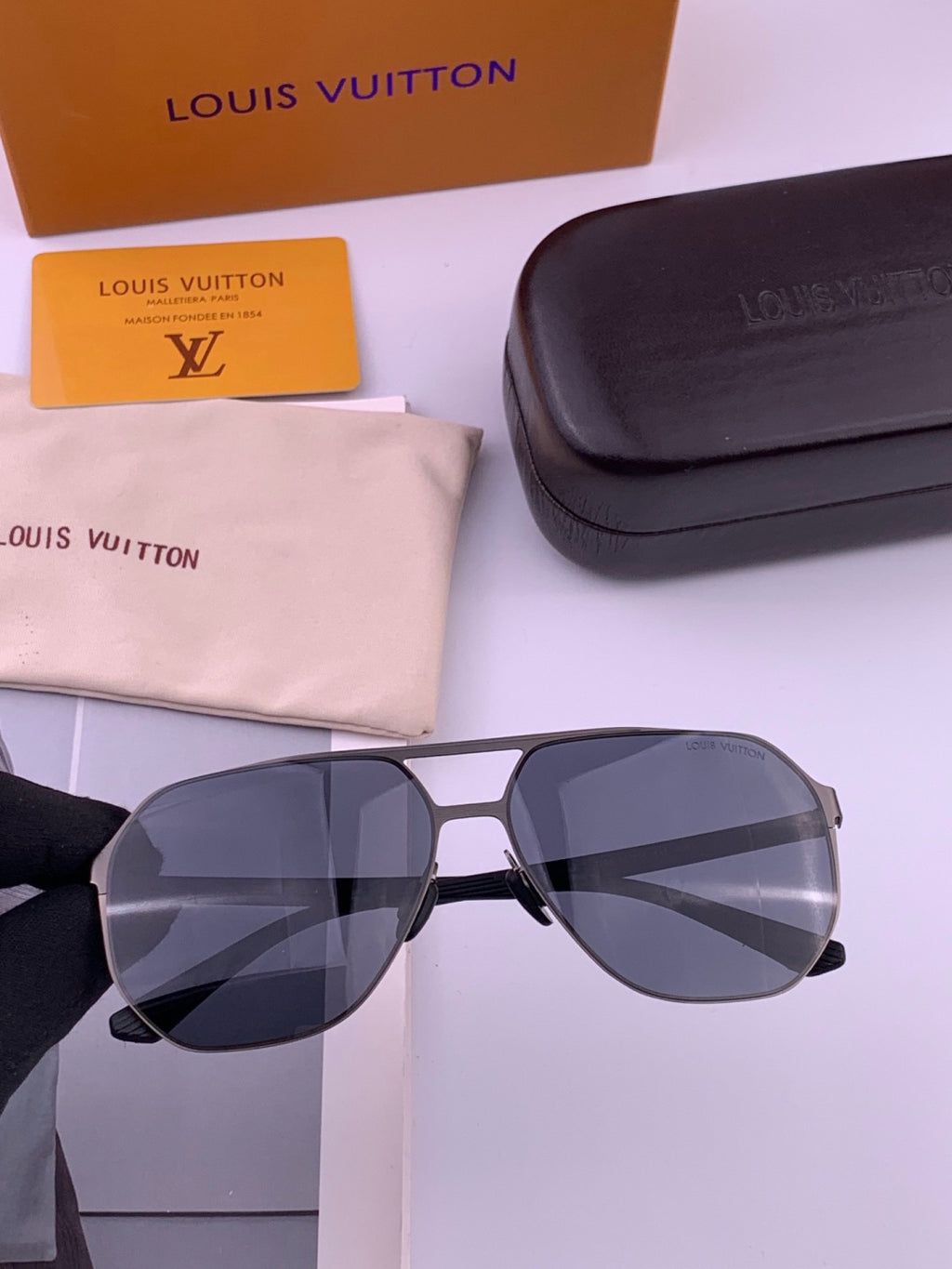 Louis Vuitton L6229 Polarized Aviator Blue Lens Sunglasses for Men - 464787