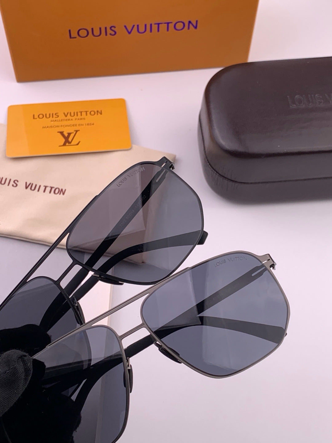 Louis Vuitton L6229 Polarized Aviator Gold Lens Sunglasses for Men - detail image 5