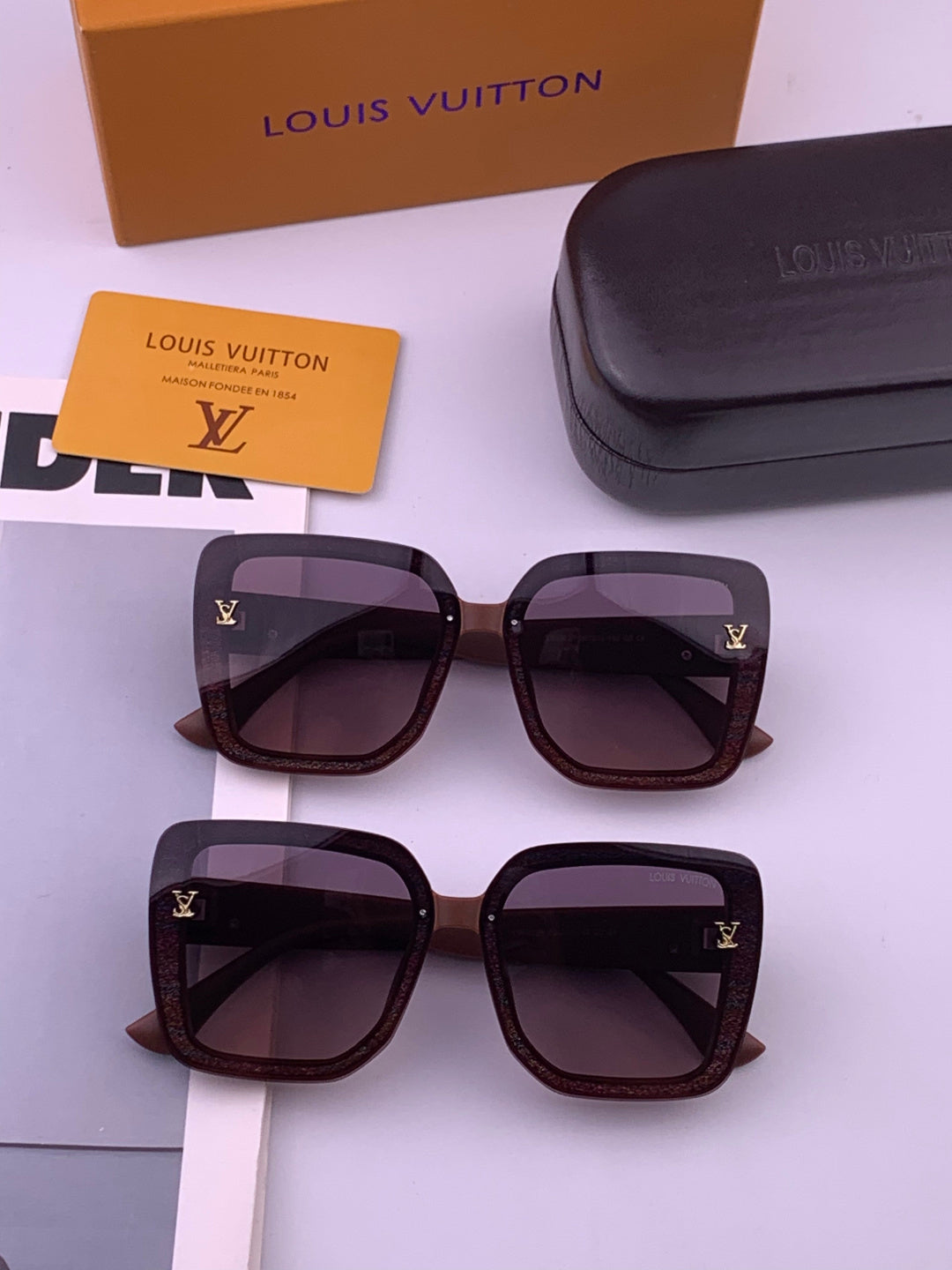 Louis Vuitton L2990 Square Black Lens Sunglasses for Men & Women - 464718 - detail image 6
