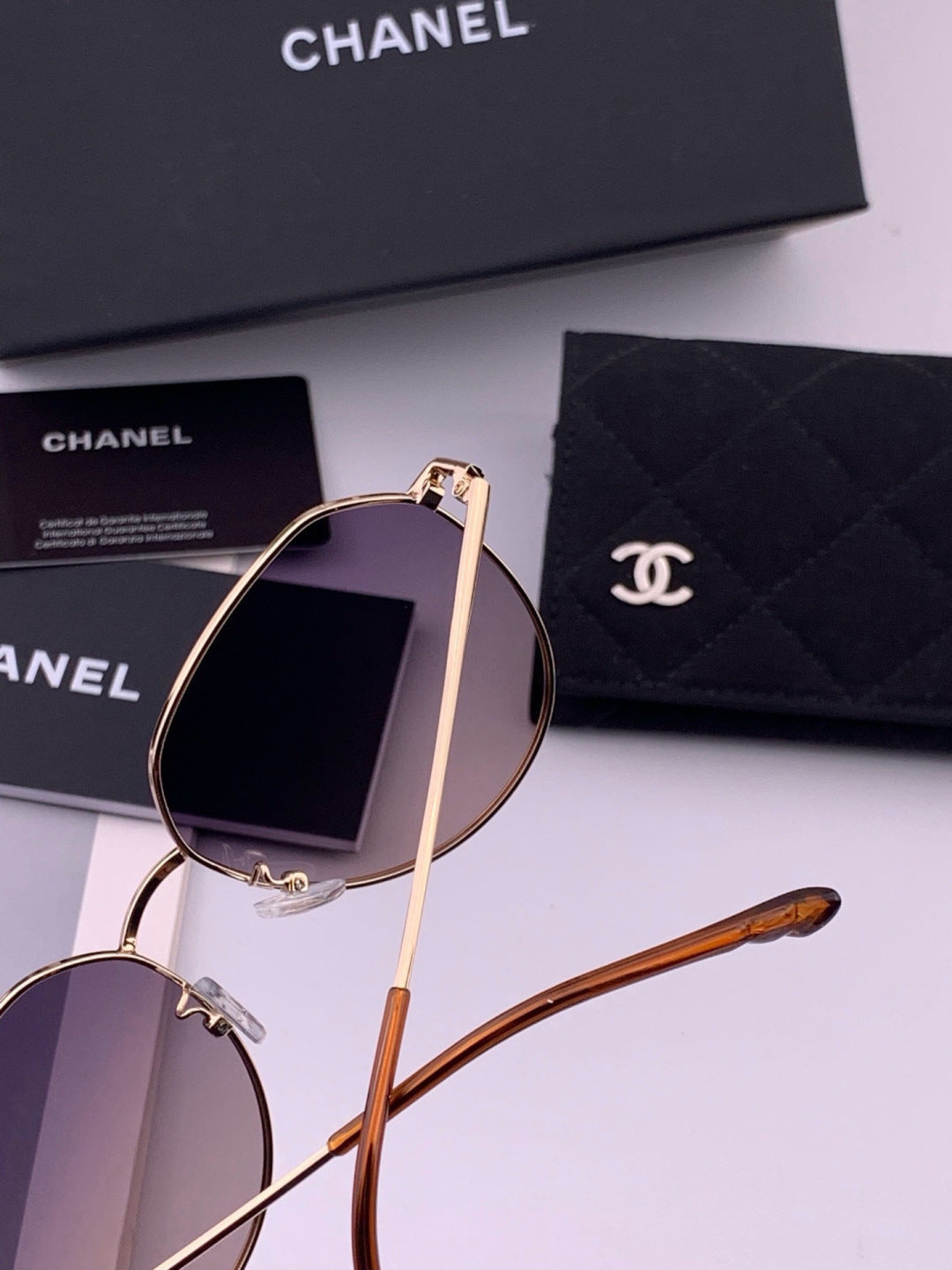 Gucci G2815 Polarized Oversized Purple Lens Sunglasses for Men & Women - detail image 4