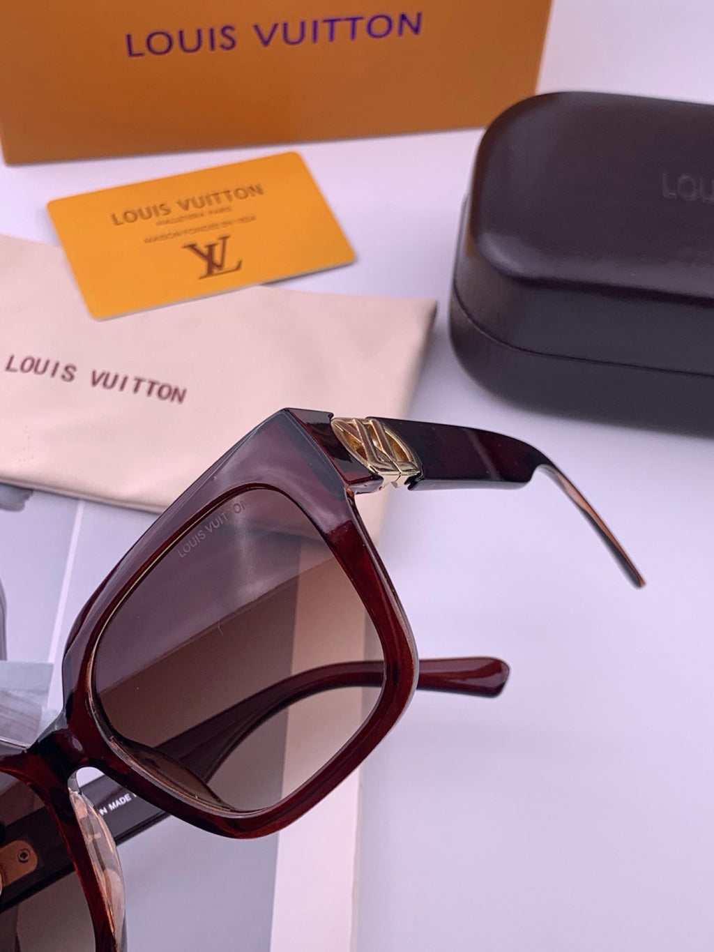 Louis Vuitton L95801 Square Gold Lens Sunglasses for Women - 464702 - detail image 5