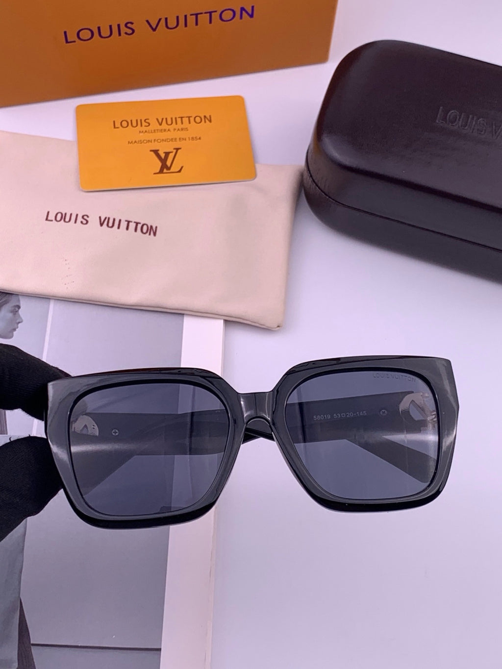Louis Vuitton L95801 Square Gold Lens Sunglasses for Women - 464702 - detail image 2