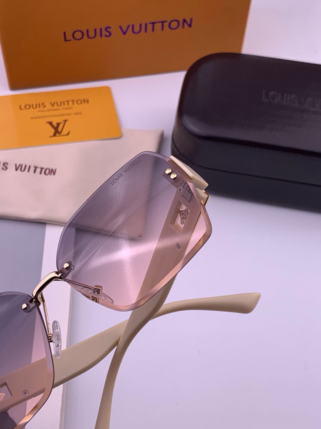 Louis Vuitton L9261 Square Gold Lens Sunglasses for Men & Women - 464705 - detail image 5