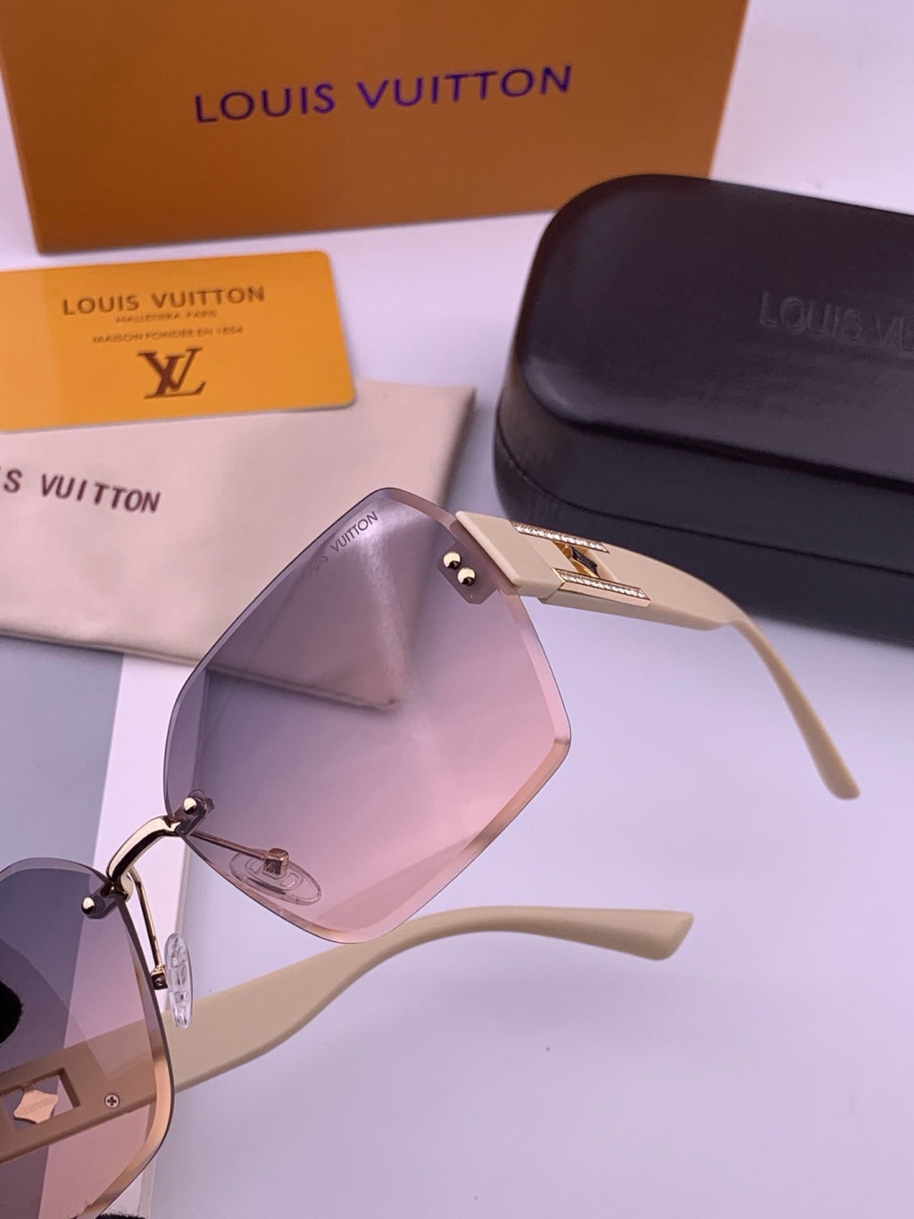 Louis Vuitton L9261 Square Gold Lens Sunglasses for Men & Women - 464705 - detail image 3