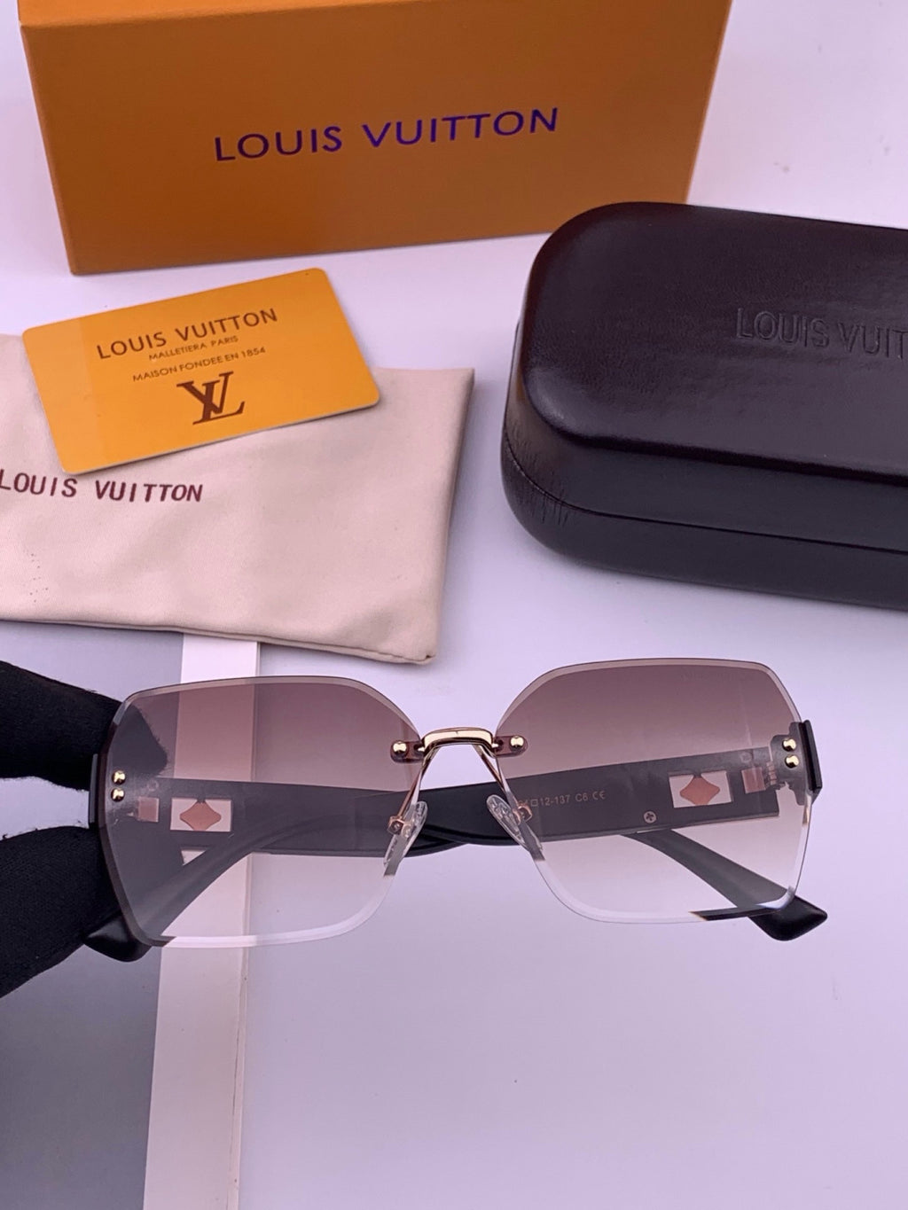 Louis Vuitton L9261 Square Black Lens Sunglasses for Men & Women - 464707