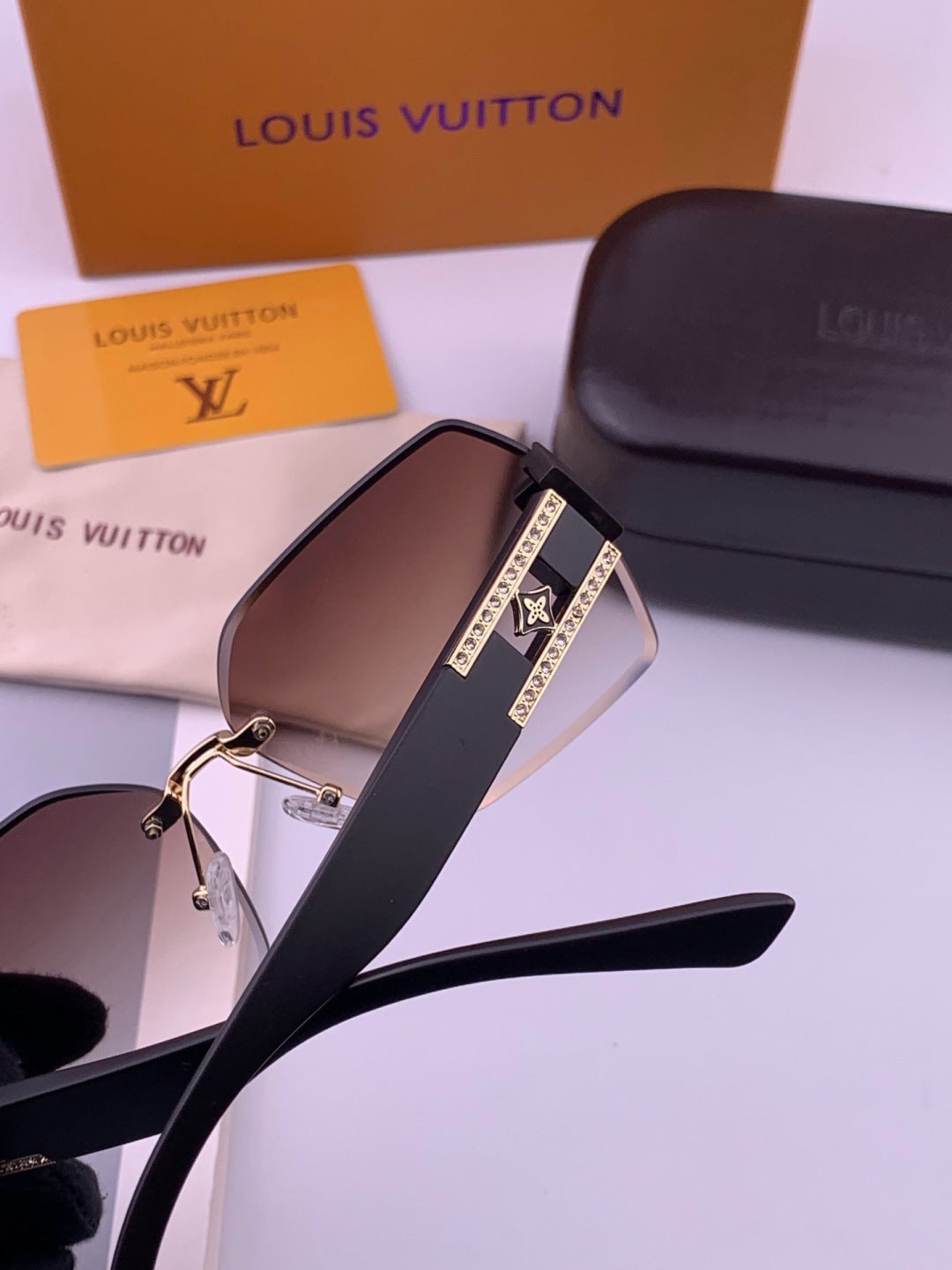 Louis Vuitton L9261 Square Black Lens Sunglasses for Men & Women - 464707 - detail image 4