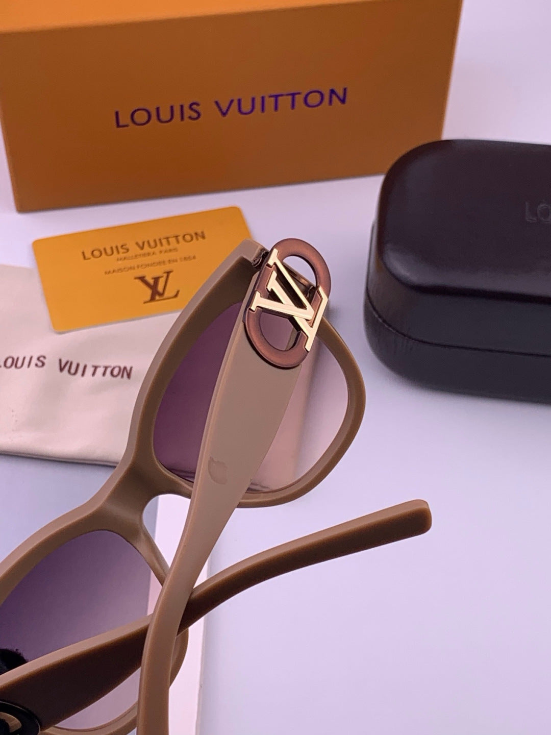Louis Vuitton L07002 Square Purple Lens Sunglasses for Women - 464708 - detail image 4