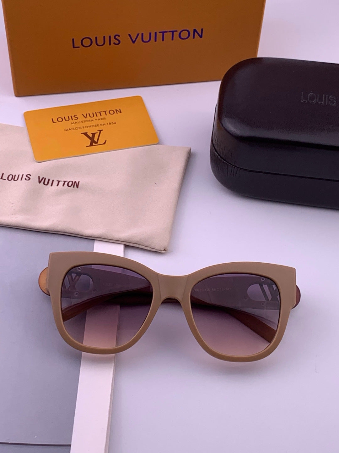 Louis Vuitton L07002 Square Purple Lens Sunglasses for Women - 464708 - detail image 5
