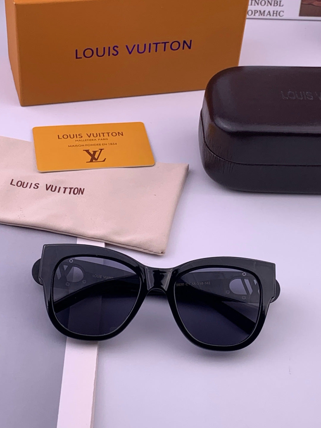 Louis Vuitton L07002 Square Black Lens Sunglasses for Women - 464709 - detail image 5