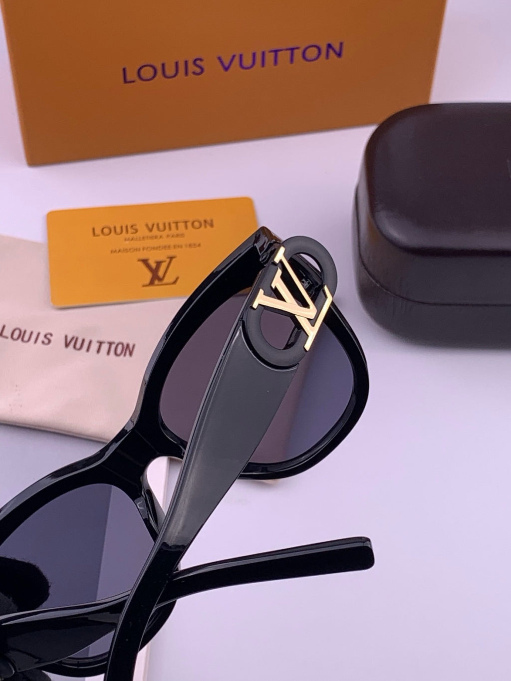 Louis Vuitton L07002 Square Black Lens Sunglasses for Women - 464709 - detail image 7