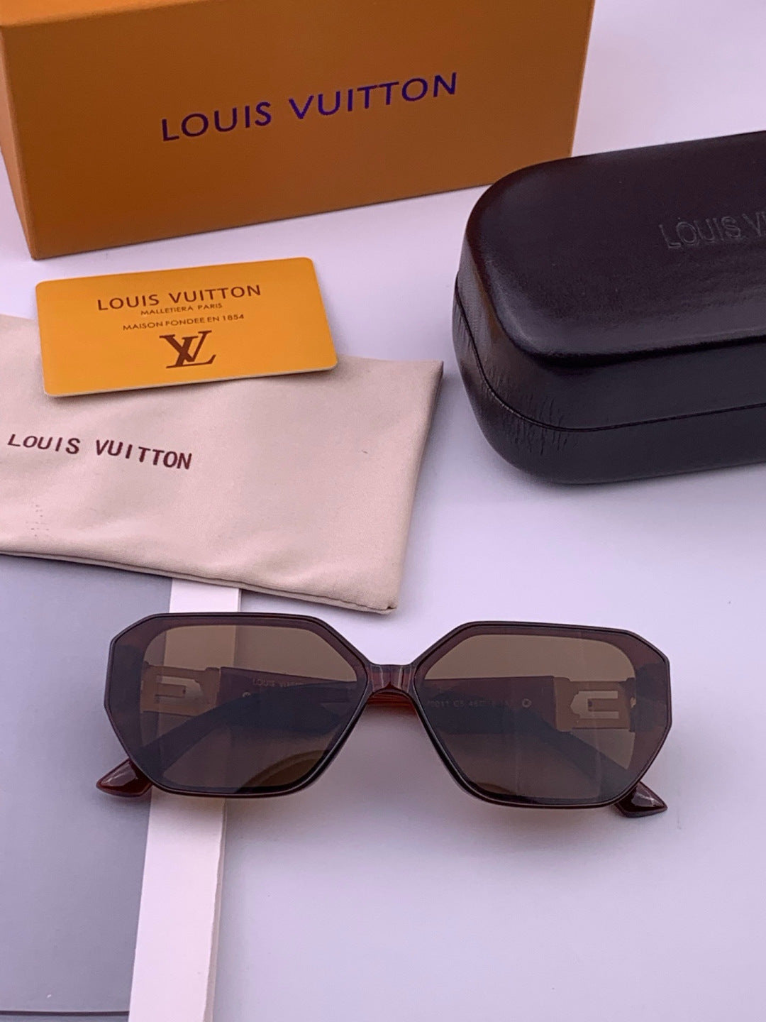 Louis Vuitton L17001 Square Black Lens Sunglasses for Women - 464711 - detail image 7