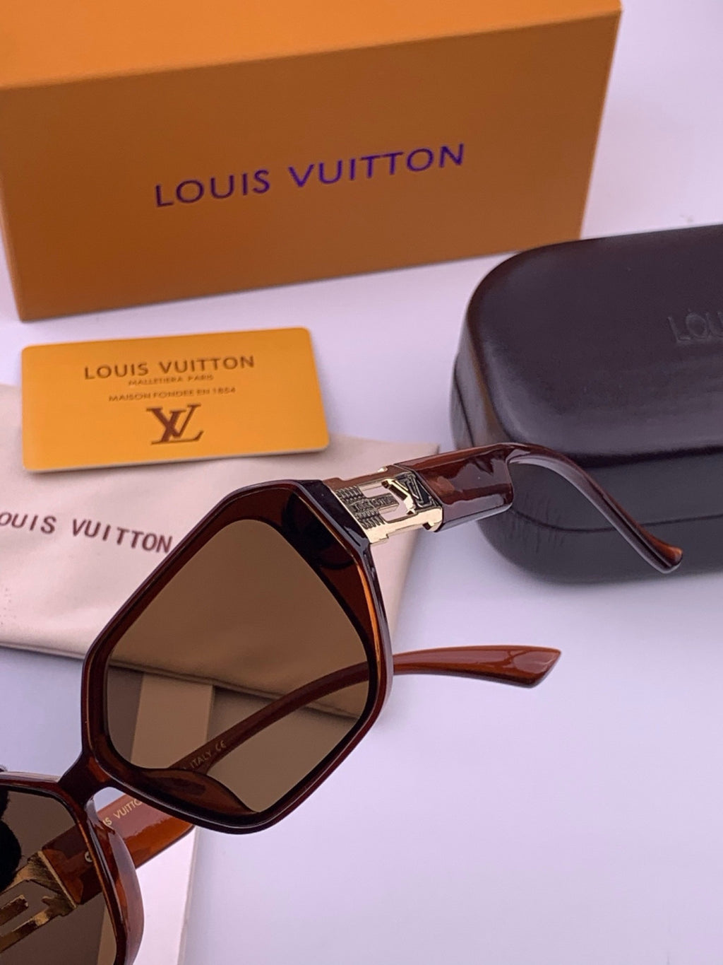 Louis Vuitton L17001 Square Black Lens Sunglasses for Women - 464711 - detail image 3