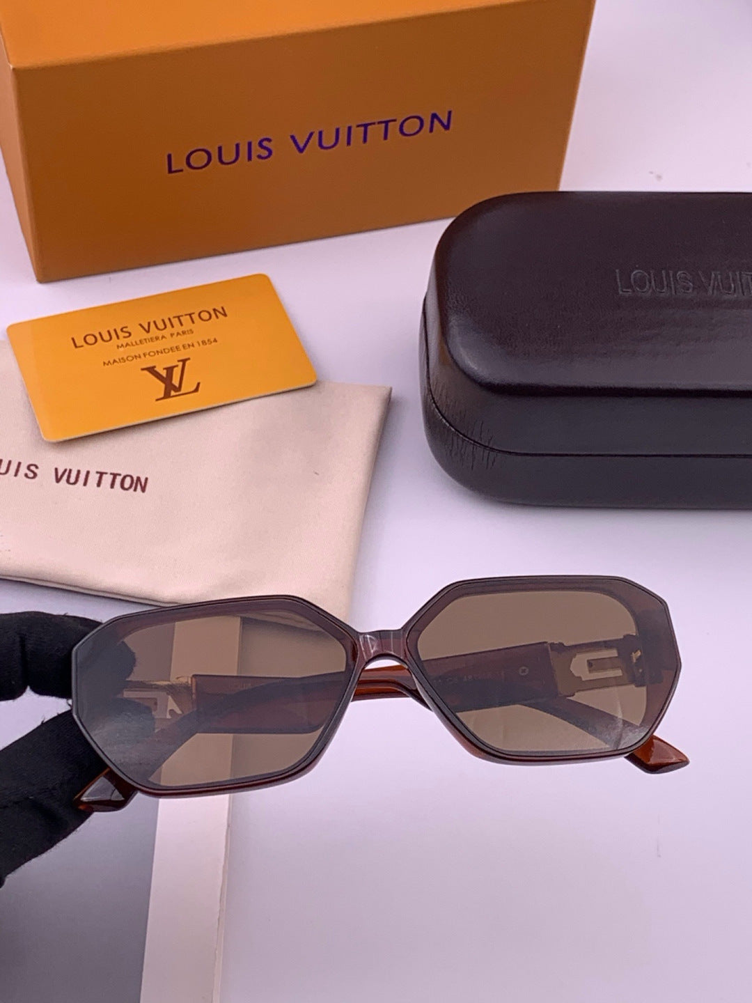 Louis Vuitton L17001 Square Black Lens Sunglasses for Women - 464711