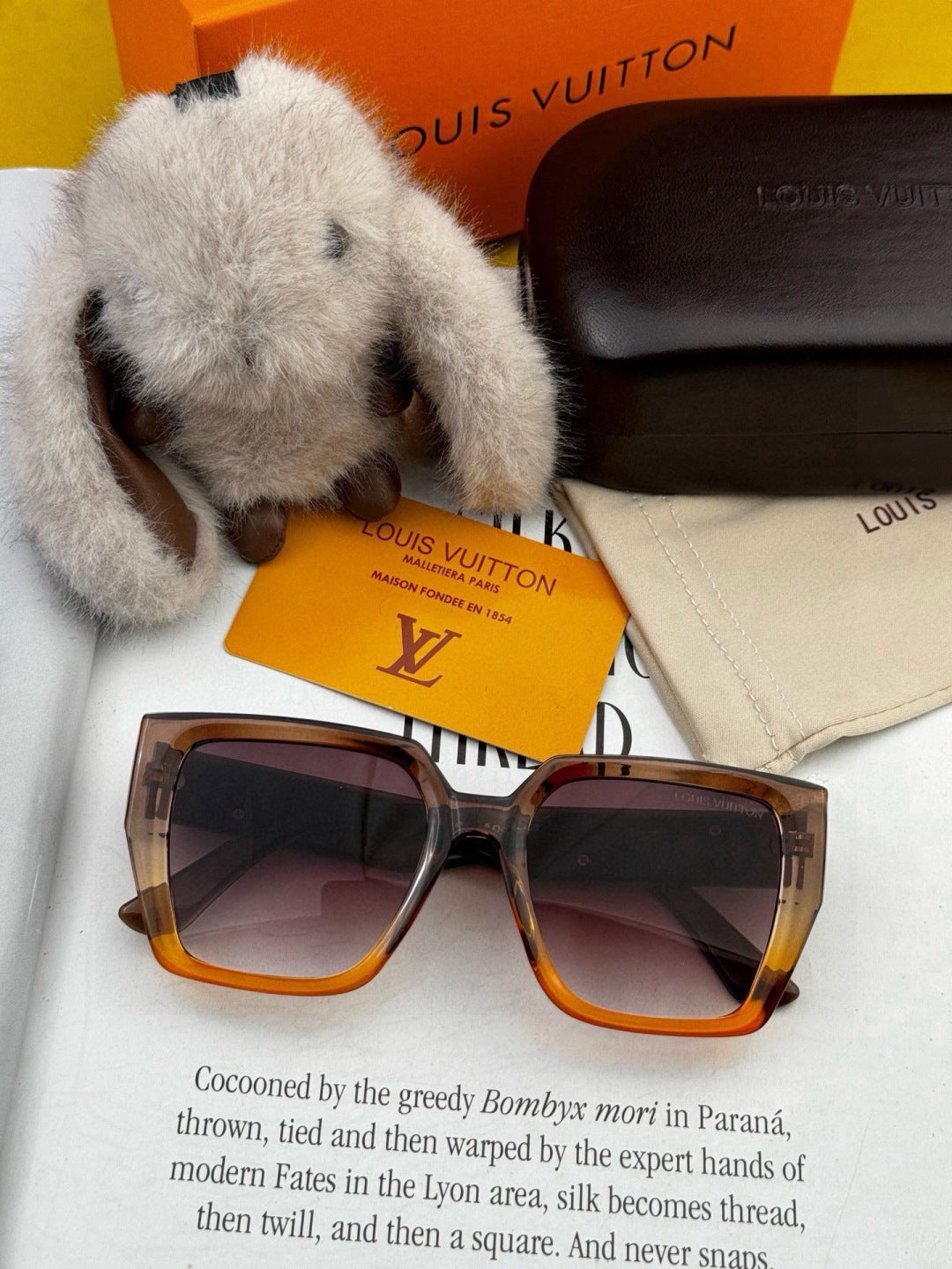 Louis Vuitton L6133 Square Red Lens Sunglasses for Women - detail image 2