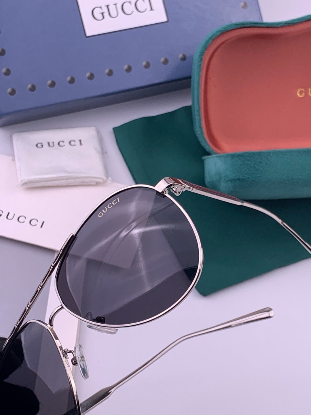 Gucci G3081 Polarized Aviator Black Lens Sunglasses for Men & Women - detail image 3