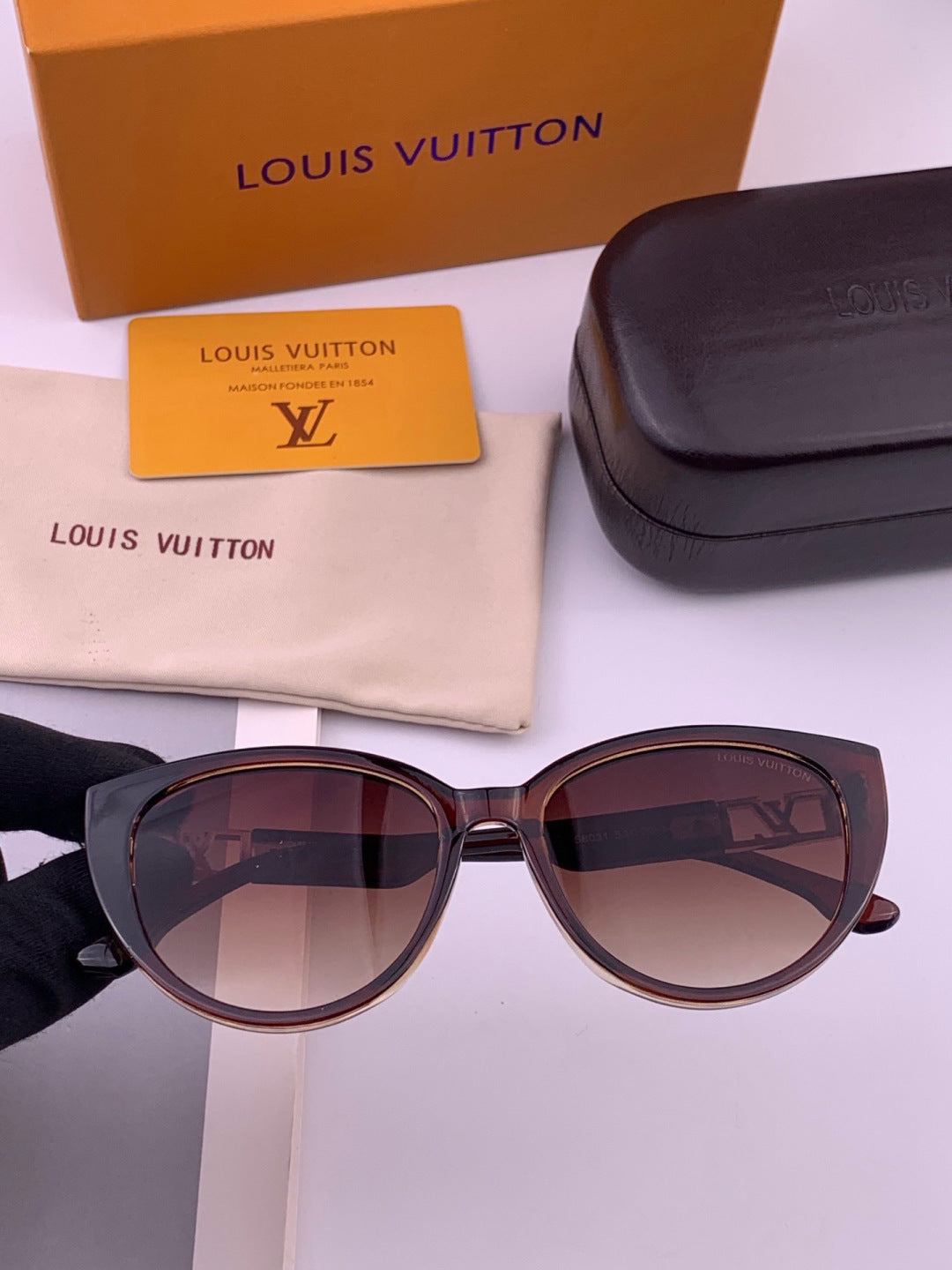 Louis Vuitton L15803 Square Black Lens Sunglasses for Women - 493227