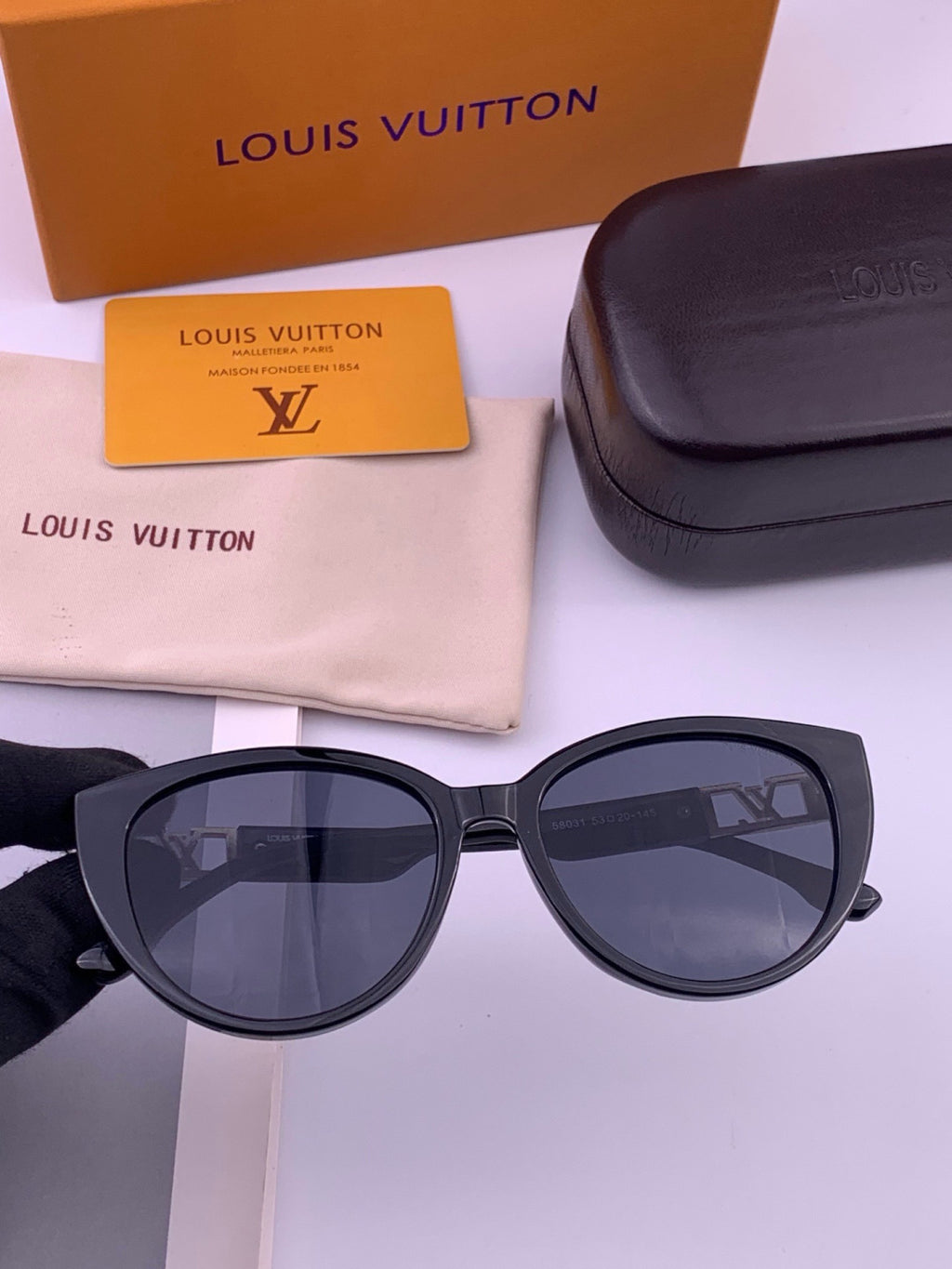 Louis Vuitton L15803 Square Black Lens Sunglasses for Women - 493227 - detail image 2