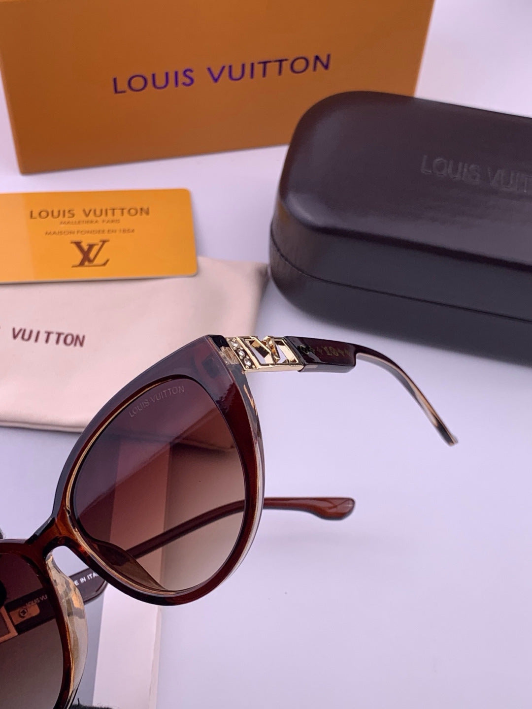 Louis Vuitton L15803 Square Black Lens Sunglasses for Women - 493227 - detail image 5