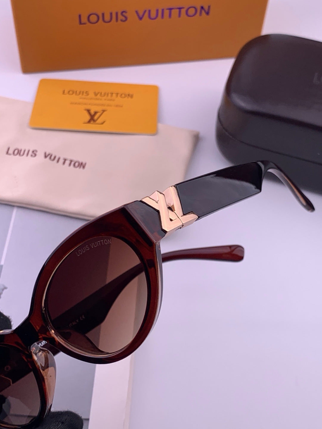 Louis Vuitton L15803 Square Black Lens Sunglasses for Women - detail image 3