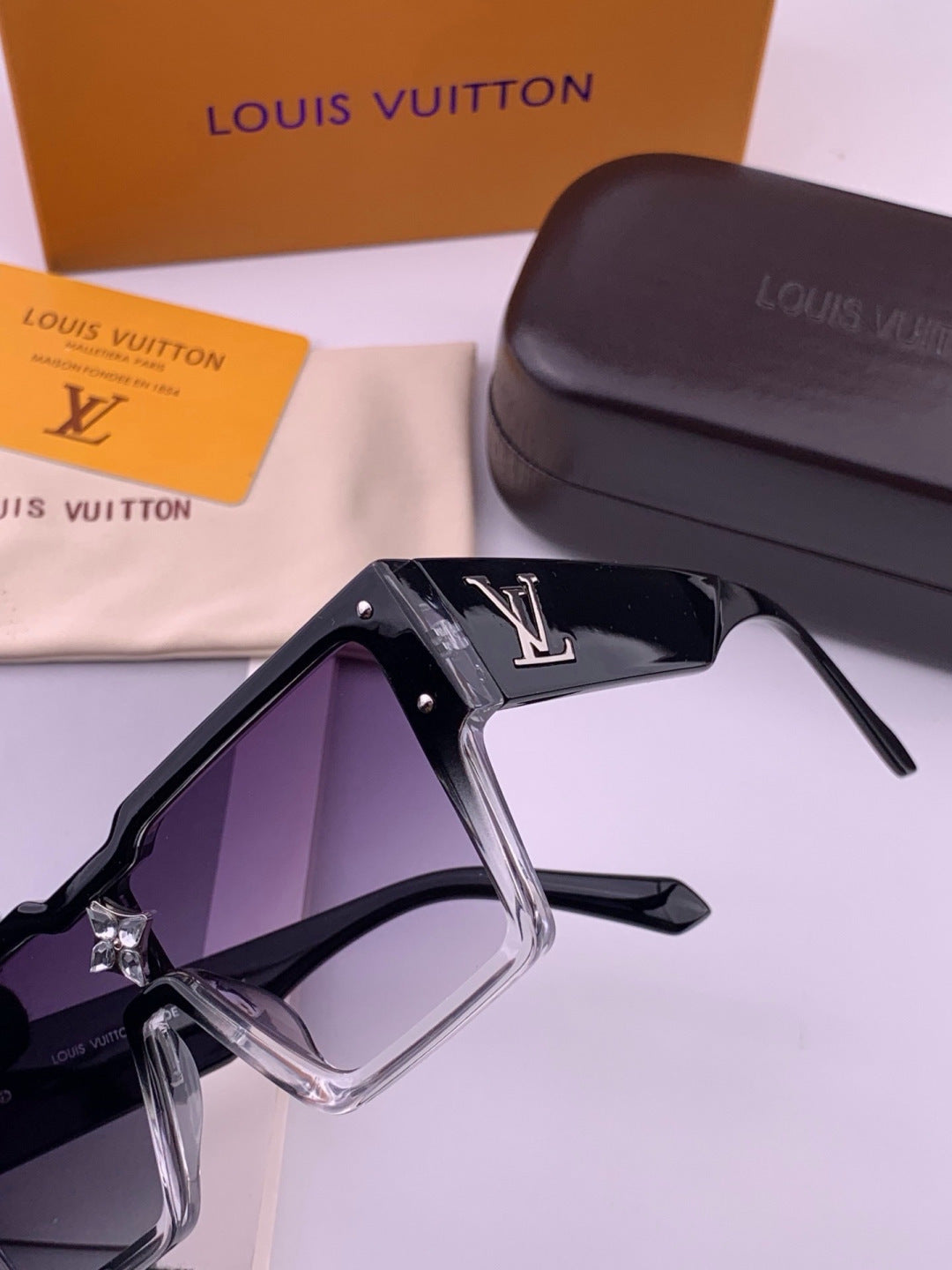 Louis Vuitton L7600 Square Black Lens Sunglasses for Women - 493229 - detail image 3