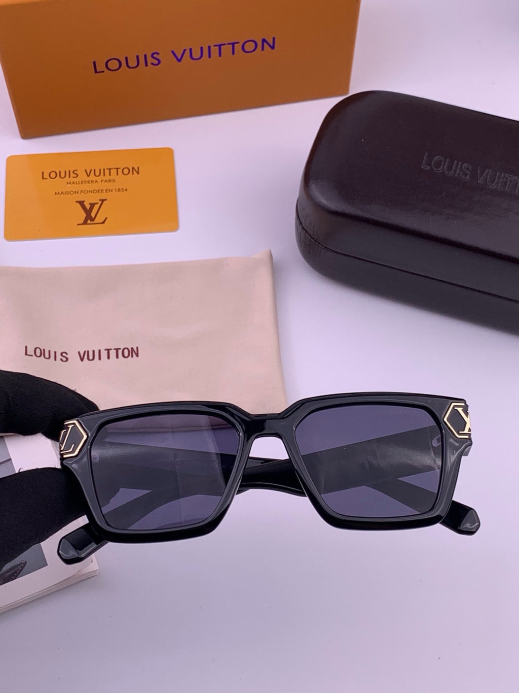 Louis Vuitton Fashion Gold Lens Sunglasses for Men & Women - detail image 2