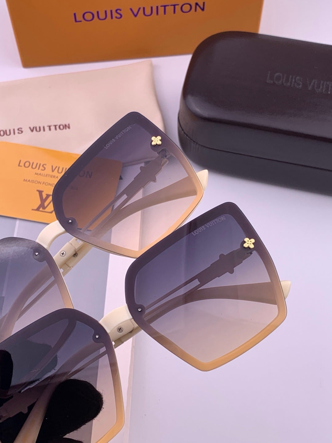 Louis Vuitton L6302 Square Gold Lens Sunglasses for Men & Women - detail image 3