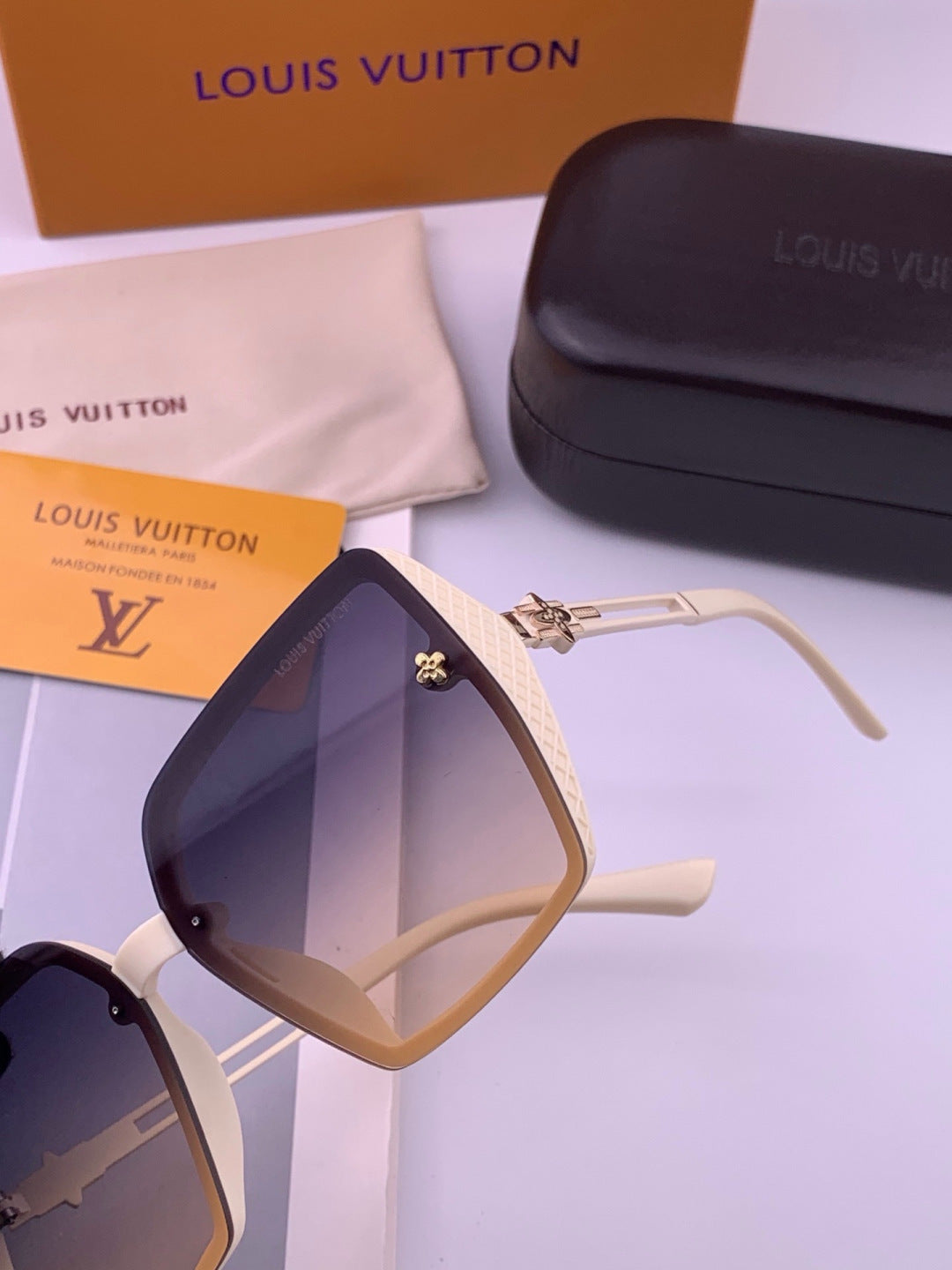 Louis Vuitton L6302 Square Gold Lens Sunglasses for Men & Women - detail image 2