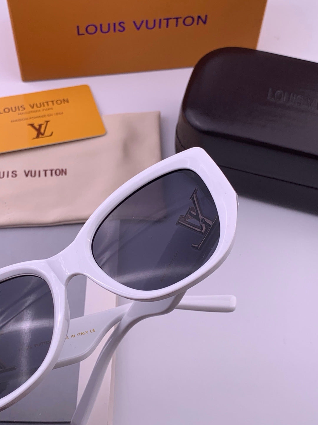 Louis Vuitton L5626 Square Pink Lens Sunglasses for Women - detail image 6
